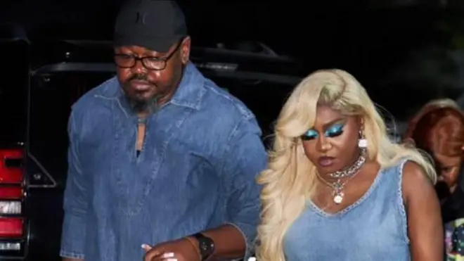 Aworan Niniola ati ọkọ rẹ.