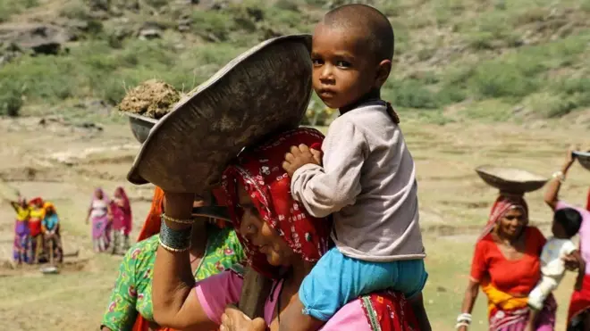 గిరిజనులు