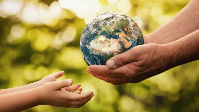 Si seguimos el actual curso de acción, "eso tendrá consecuencias desastrosas para nuestros hijos y nietos y generaciones futuras durante miles de años", afirmó Chris Rapley.