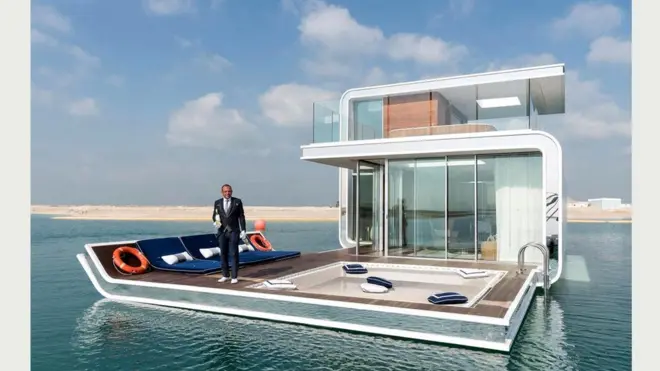 Прототип подводной виллы выходного дня "Плавучий морской конек" с дворецким в придачу у рукотворного архипелага "Сердце Европы" в Персидском заливе. 16 января 2017 г.