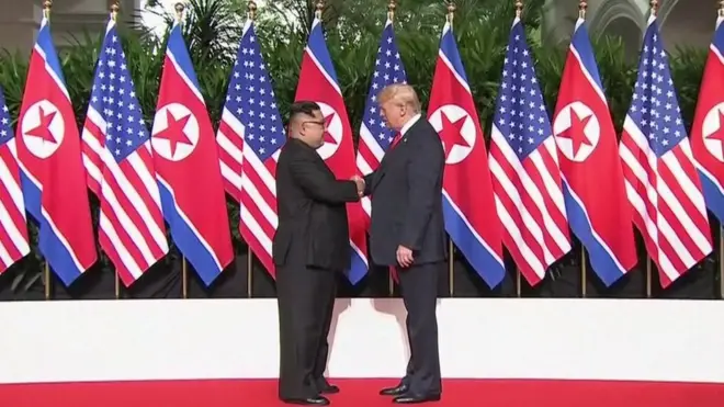 이번 회담은 미국 현직 대통령과 북한 지도자 간의 사상 첫 정상회담이다