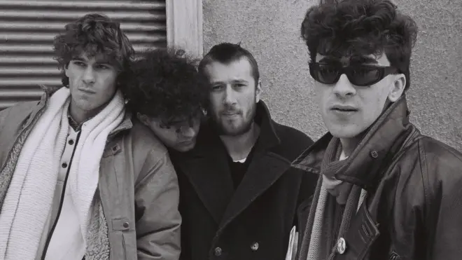 Niški post-pank sastav Dobri Isak nastao je krajem 1983. godine.