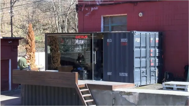 радіо у контейнері