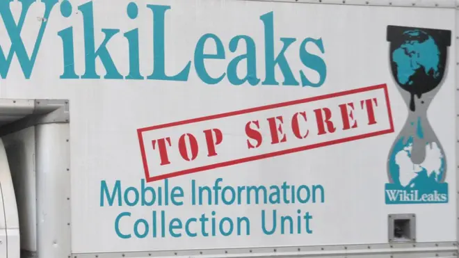 Wikileaks прославилась "сливами" документов чиновников