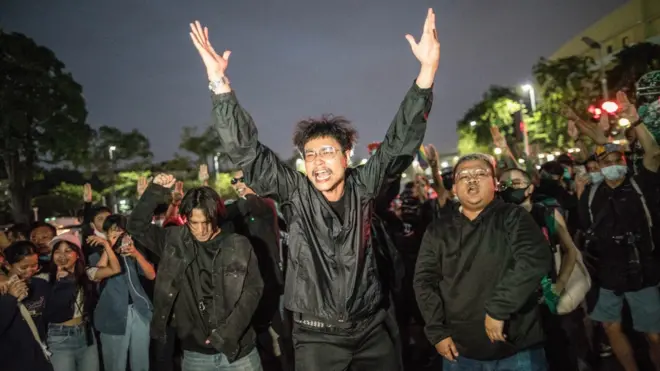 แร็ปต้านเผด็จการ