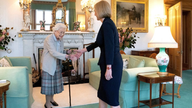 Liz Truss encontra a Rainha Elizabeth no Casteloos melhores jogo para ganhar dinheiroBalmoral