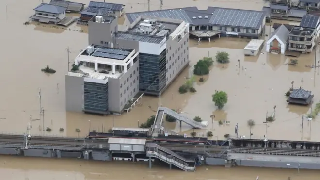 La gare de Kurashiki, dans la préfecture d'Okayama, complètement dans la nasse.