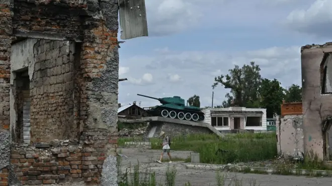 Разрушенный дом в городе Тростянец Сумской области