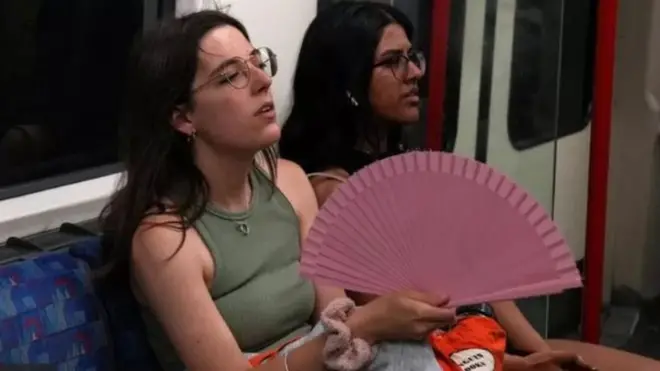 Awọn obinrin to n fi abẹbẹ fẹ ara