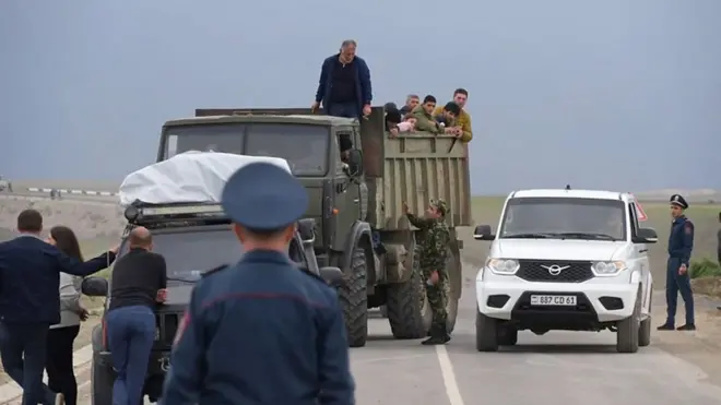 Беженцы из Карабаха едут в Армению