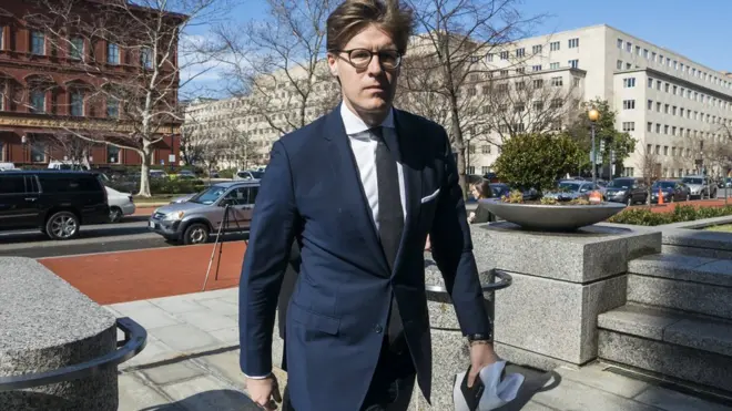 Алекс ван дер Цваан явился в вашингтонский офис ФБР до начала судебных слушаний во вторник