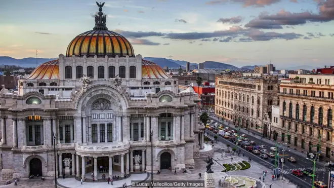 Mexiko şəhəri Latın Amerikasının ən müasir və kosmopolit şəhərlərindən biri hesab olunur