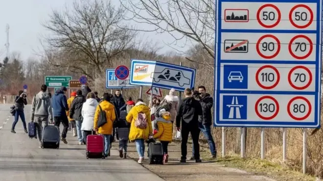 پناهجویان اوکراینی به سمت مرزهای لهستان می‌روند