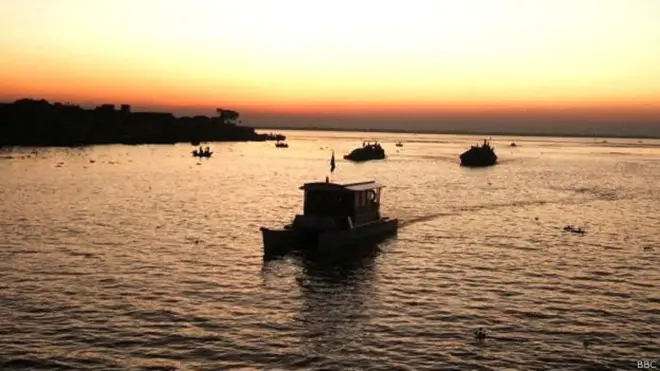 ज्योति बसु का मानना था कि गंगा में पानी का बहाव दोनों देशों में समान रूप से रह