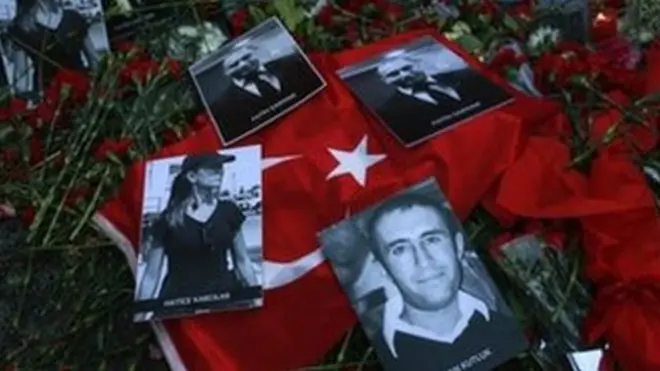 قالت وسائل الإعلام إن نحو ثلثي القتلى كانوا من الأجانب