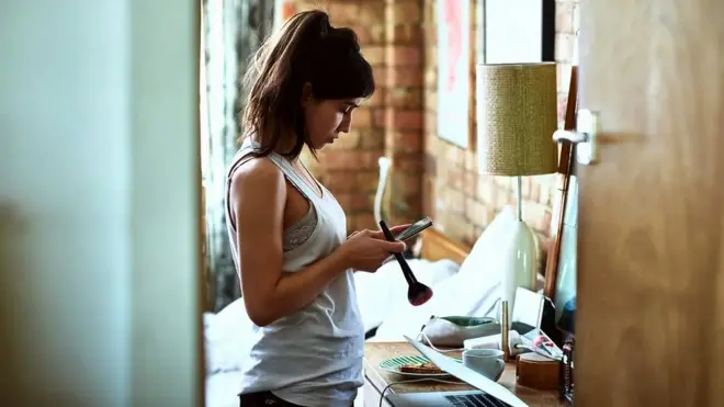 Један брзи задатак на мобилном телефону може често да нас одведе у дигиталну провалију која може да нам одузме време и појача наш ментални терет