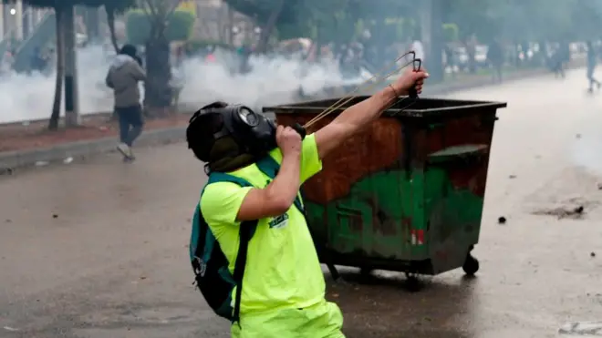شباب غاضبون من تردي الأوضاع المعيشية في لبنان