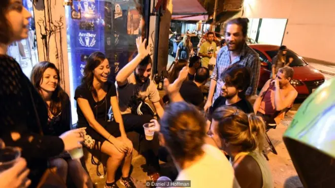 Di Brasil, datang tepat waktu di sebuah pesta, dianggap tidak sopan.