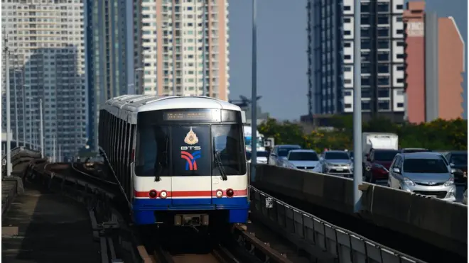 รถไฟฟ้าเปิดให้บริการตามปกติในช่วงการแพร่ระบาดของโรคโควิด-19