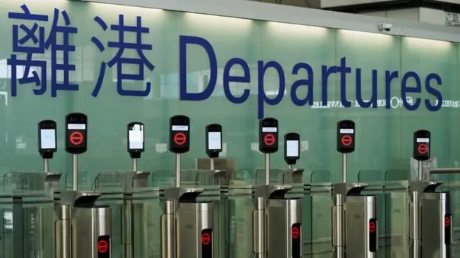 香港国际机场的离港通道