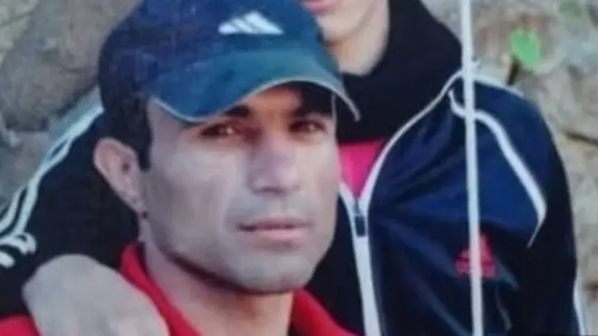 مجاهد کورکوری یکی از افرادی است که در اوایل دی ماه در روستایی در شهرستان ایذه بازداشت شد. خانواده مجاهد کورکوری از جمله مادرش از فشار و شکنجه او برای گرفتن اعتراف خبر داده‌اند