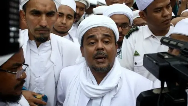 Rizieq Shihab belum kembali sejak umroh bulan April lalu.