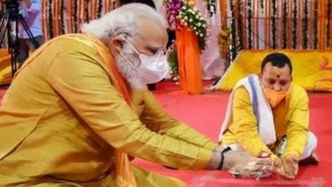 अयोध्या में नरेंद्र मोदी