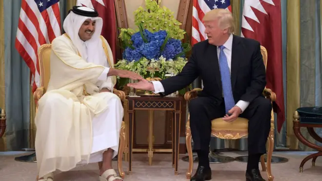 Всего несколько недлель назад Трамп встречался с эмиром Катара