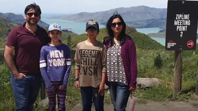 ہارون محمود اپنے خاندان کے ہمراہ