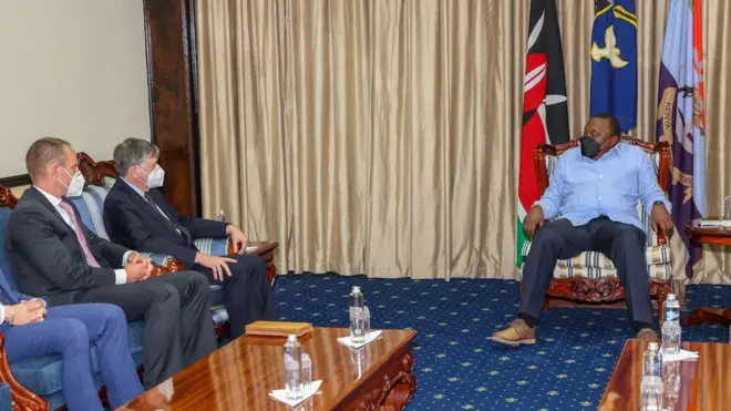 ፕሬዝደንት ኬንያታ ምስ አምባሳደር ሳተርፊልድ