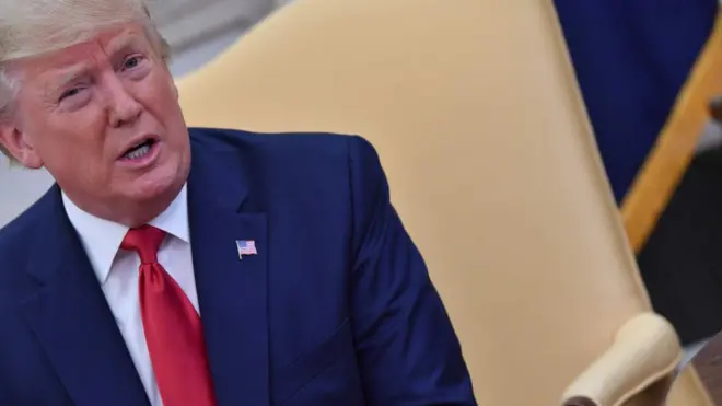 Hablando con periodistas en la Casa Blanca, el presidente de EE.UU. dijo que el avión no tripulado estaba amenazando la seguridad de una nave estadounidense.