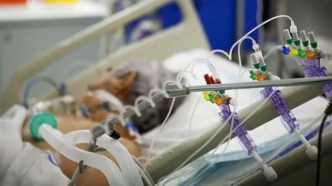 Причиною пожежі могло стати перевантаження апарату штучної вентиляції легенів