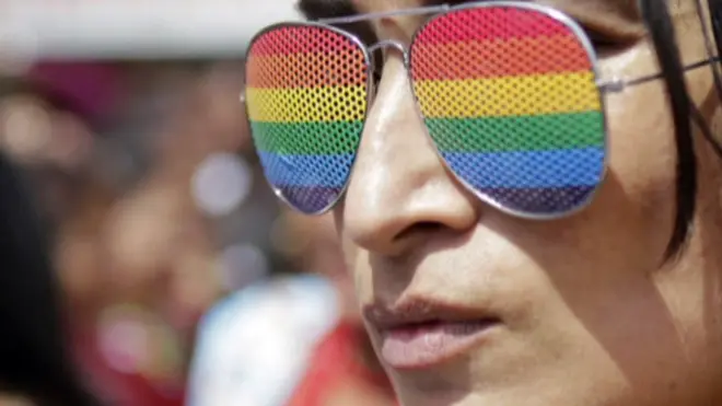 Gafas con la bandera arcoíris