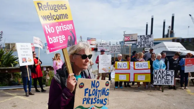 اعتراض مردم محلی در بدو ورود بی‌بی استکهلم به یندر پورتلند