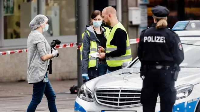 Поліція біля супермаркету після нападу