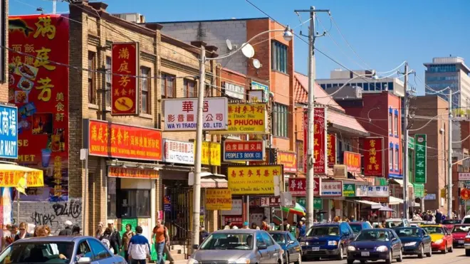 يعد الحي الصيني في تورنتو ثاني أكبر حي صيني بالخارج بعد مدينة سان فرنسيسكو الأمريكية