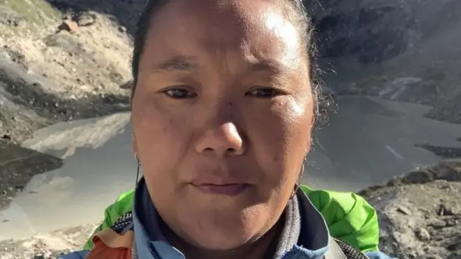 Lhakpa Sherpa dalam perjalanan mendaki Everest untuk kesepuluh kalinya.