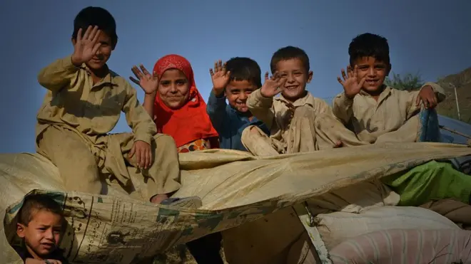 پاکستان کې دېره افغان کډوالو د اسلام اباد دې پرېکړې ته هرکلی ویلی، خو ټینګار یې کړی، چې دا وخت دې نور هم وغځول شي.