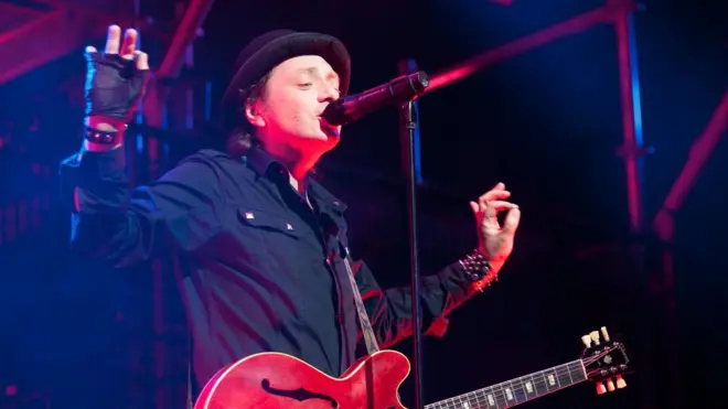 Глеб Самойлов ранее уже подал к брату иск с требованием запретить исполнять песни "Агаты Кристи"