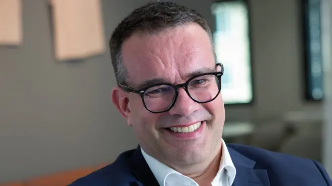 Samu Seitsalo ima 54 godine i živi i radi u Helsinkiju