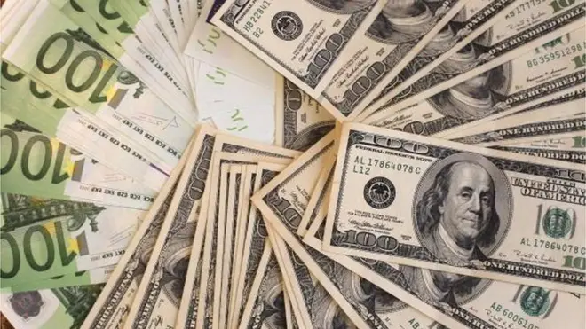 долари, євро