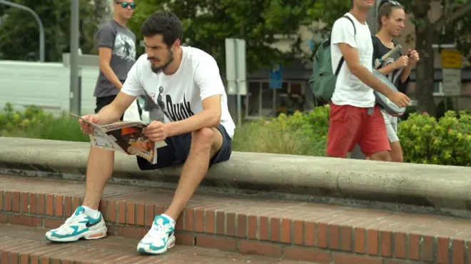 Nikola Kalinic čita novine