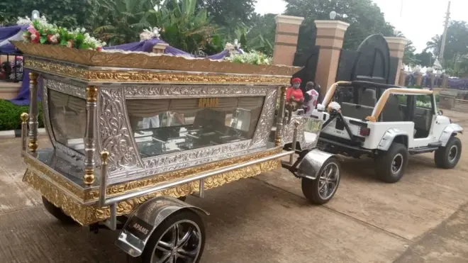 Ụgbọala e jiri buru ozu Tonimas