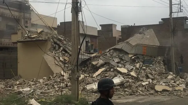 دھماکہ خیز مواد ناکارہ بنانے کی کوشش کے دوران دھماکے سے مکان بھی منہدم ہو گیا
