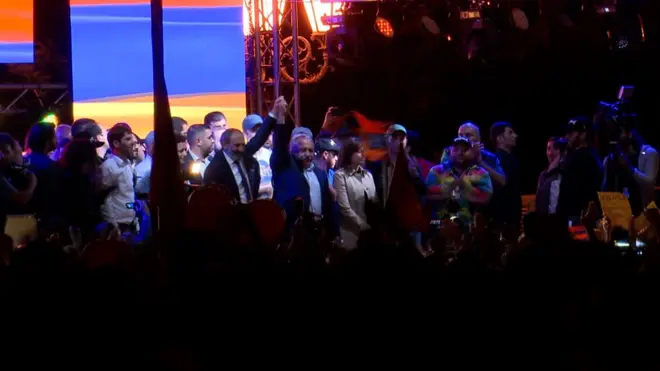 Парламент Армении проголосовал против кандидата от оппозиции, Никола Пашиняна. Его не поддержала правящая Республиканская партия Армении.