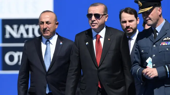 Cumhurbaşkanı Erdoğan, Mayıs 2017'de Brüksel'de düzenlenen NATO zirvesine Dışişleri Bakanı Mevlüt Çavuşoğlu ve Enerji Bakanı Berat Albayrak'la birlikte katılmıştı.