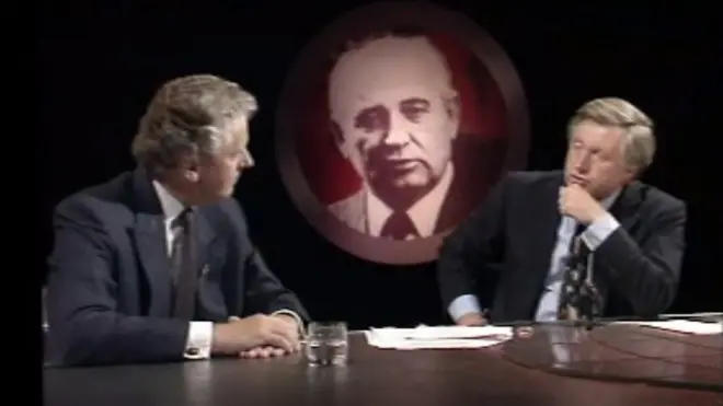 ВЕДУЩИЙ ПРОГРАММЫ БИ-БИ-СИ "ПАНОРАМА" Дэвид Димблби и советник Тэтчер и Мейджора Чарльз Пауэлл, 19 АВГУСТА 1991 ГОДА