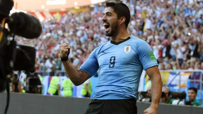 El gol de Suárez está guiando a Uruguay a su segunda victoria en el Mundial en sus dos primeros partidos, la primera vez que lo consigue desde 1954.