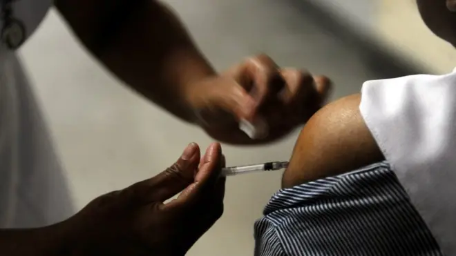 A Sri Lankan nurse injects a vaccine against the H1N1 or swine flu influenza at a hospital in Colombo on December 29, 2010. The Health Ministry said swine flu has killed 22 people and infected 371 people over the past two months. It blamed recent heavy rains and the onset of cold weather for spreading the influenza that affects peoples' lungs and triggers off a strain of viral pneumonia. AFP PHOTO/Ishara S. KODIKARA (Photo credit should read Ishara S.KODIKARA/AFP via Getty Images)