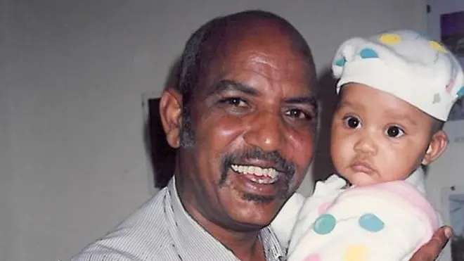 አቤ ስዩም በአባቷ እቅፍ ውስጥ